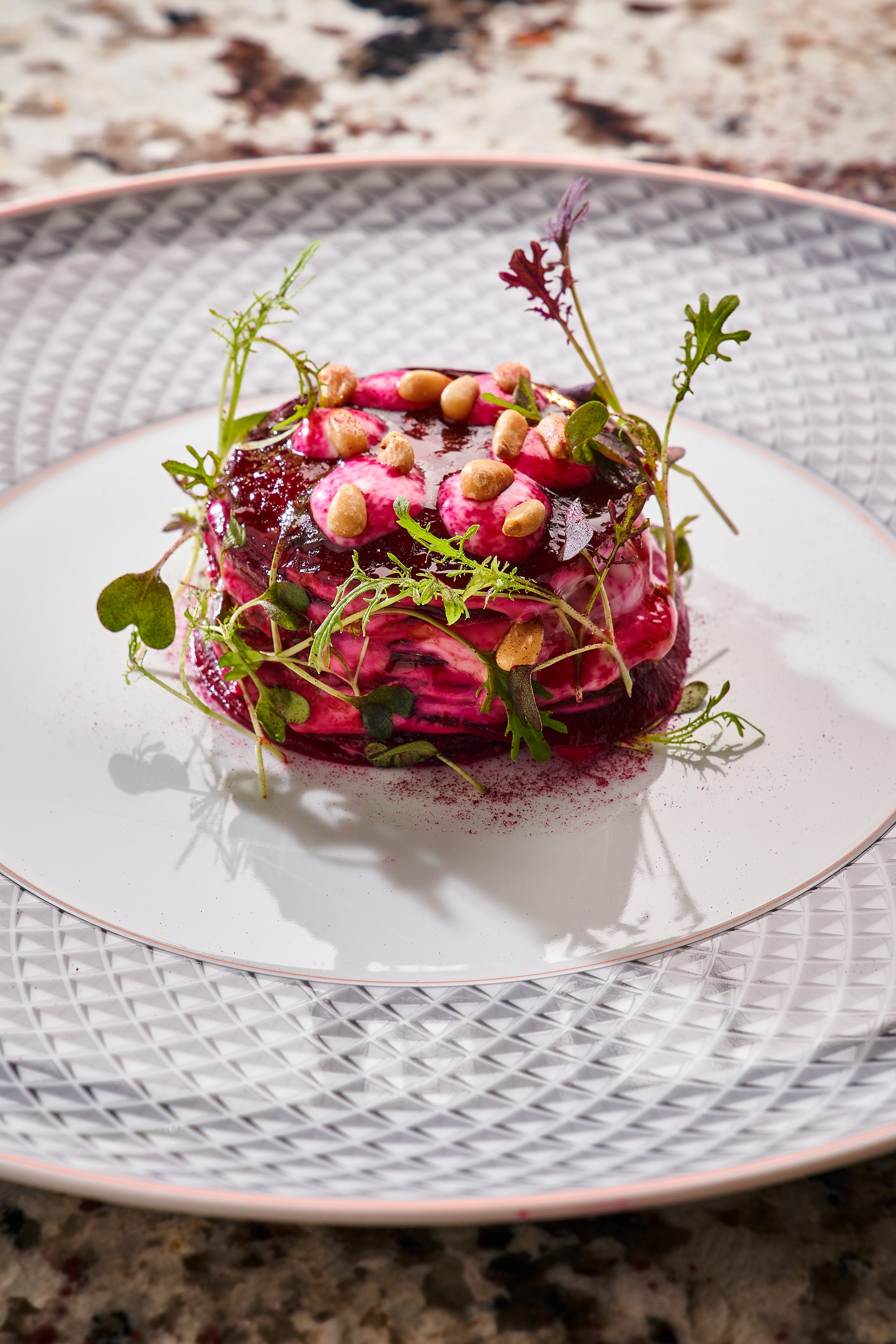 Печеная свекла с медом, горчицей, рукколой и сыром Blue Cheese