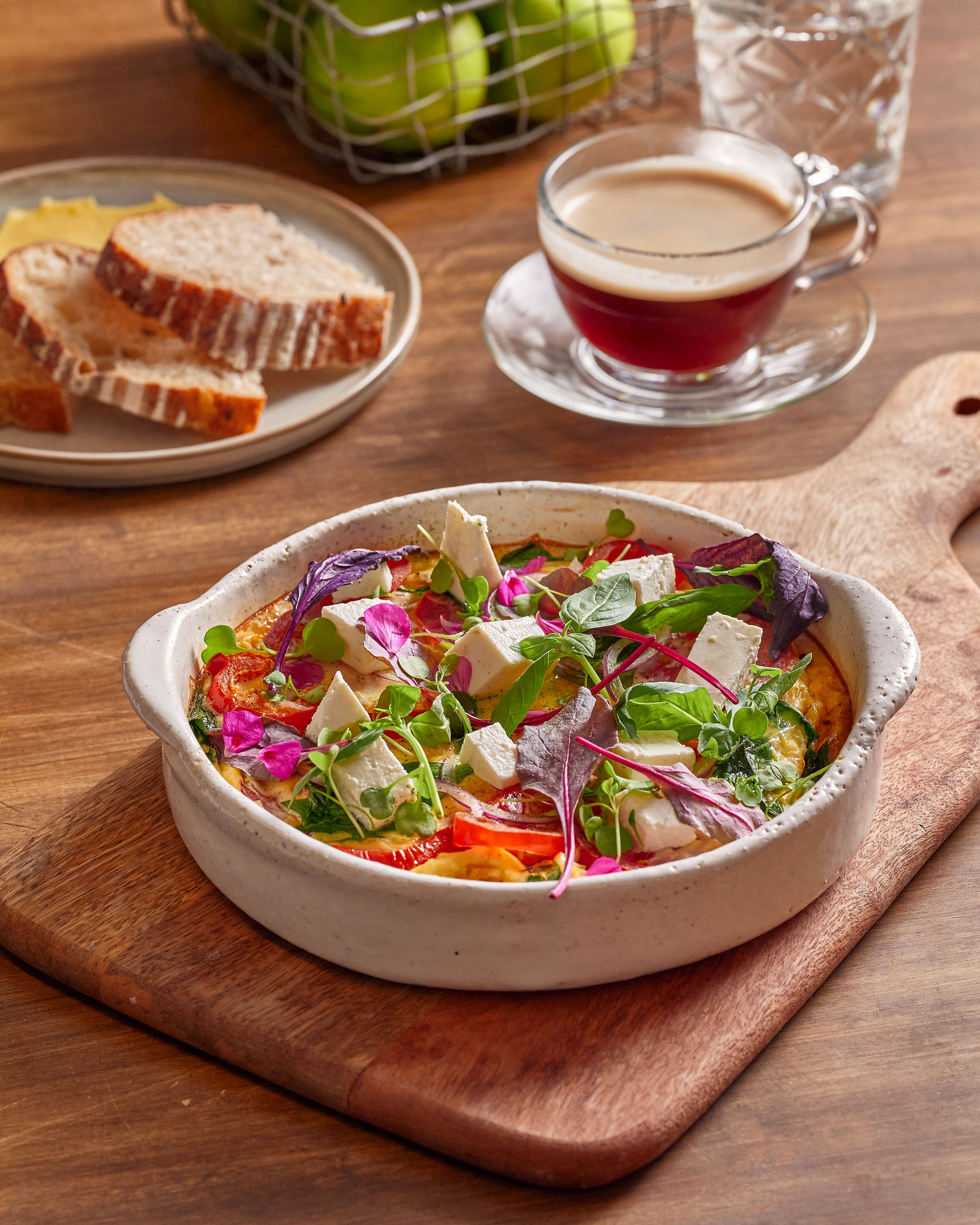 Фриттата с картофелем, овощами и сыром мягким в рассоле