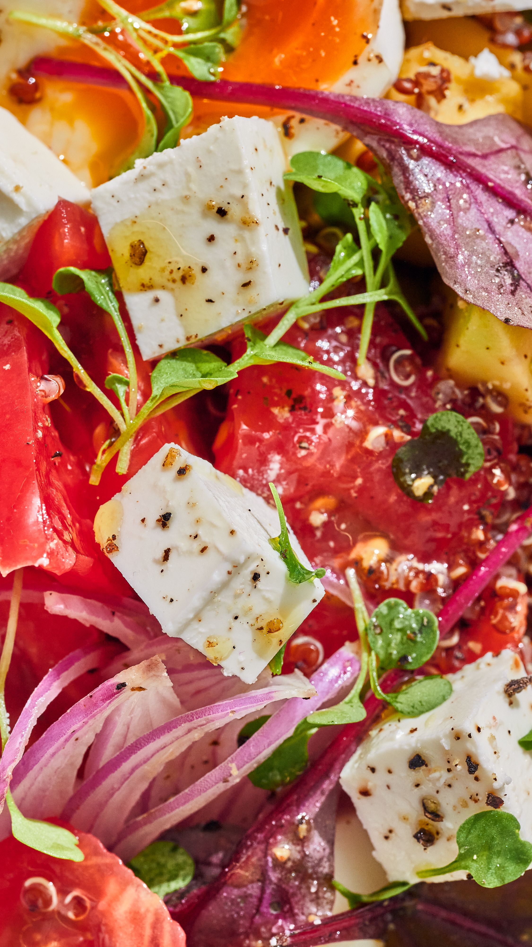 Боул с киноа и сыром мягким в рассоле