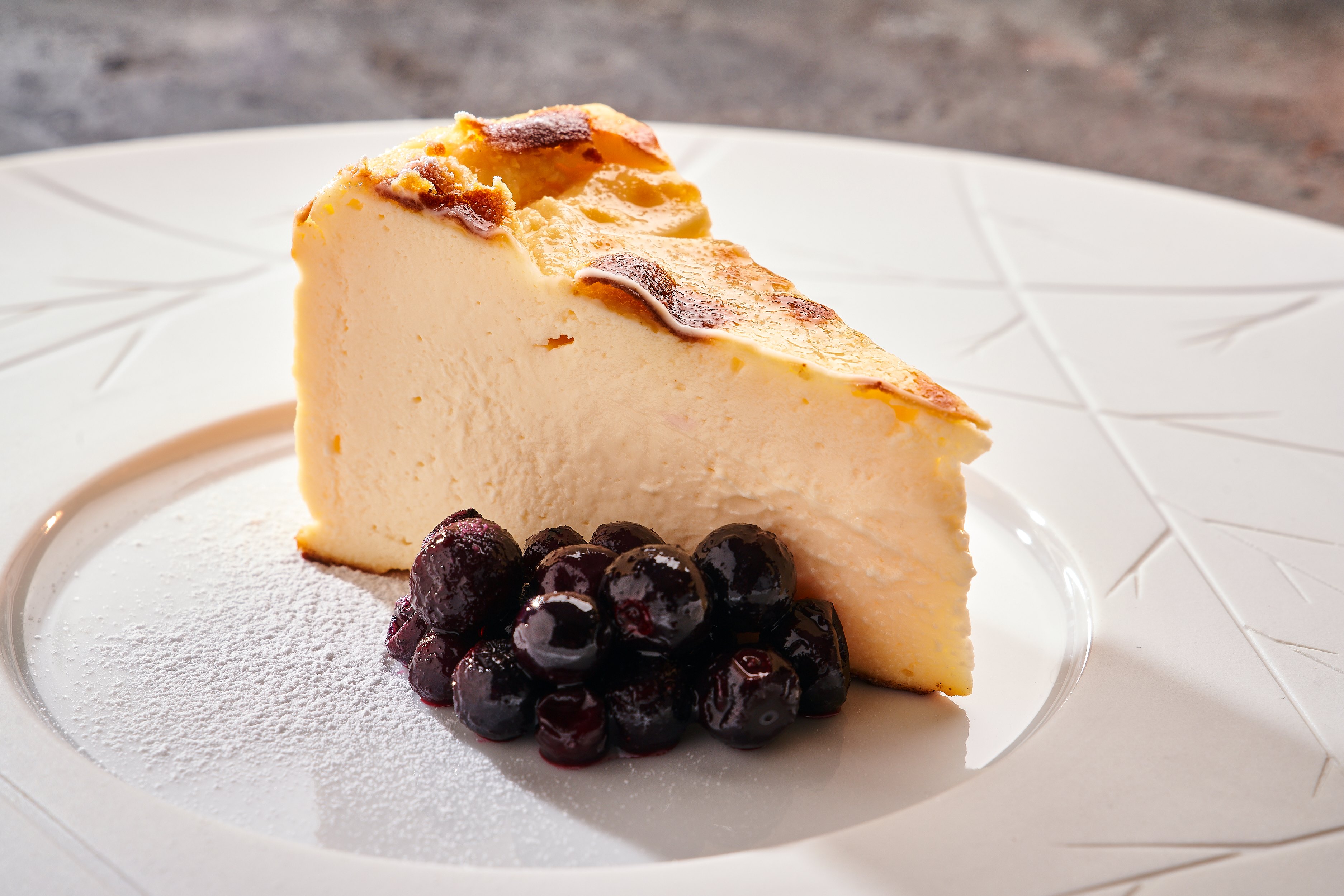 Чизкейк с черной смородиной