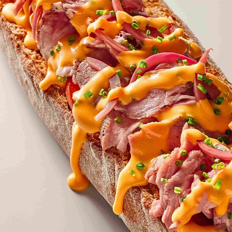 Хот-дог с рваной свининой