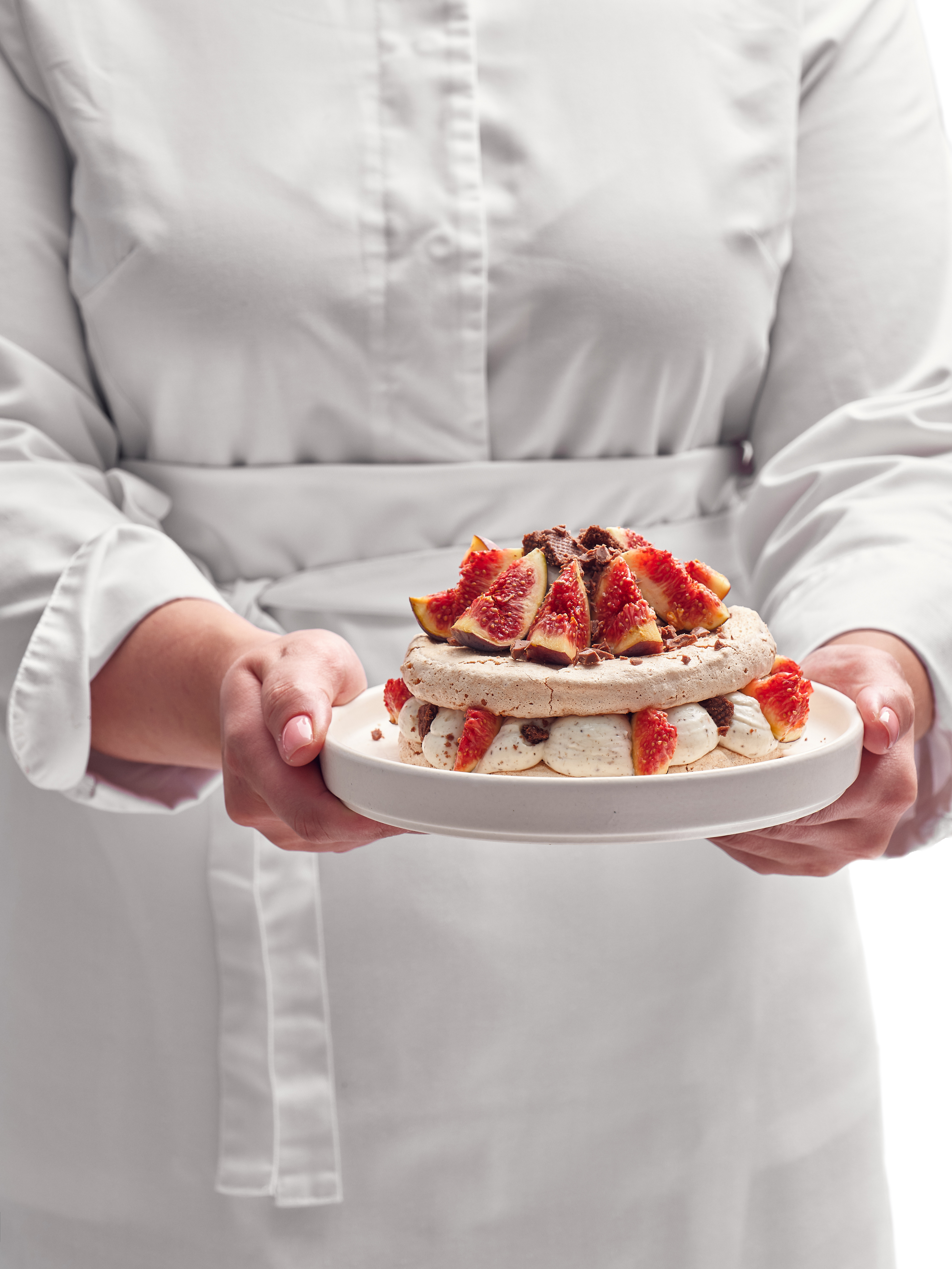 Дакуаз со сливочным кремом с трюфелем, белым шоколадом и инжиром