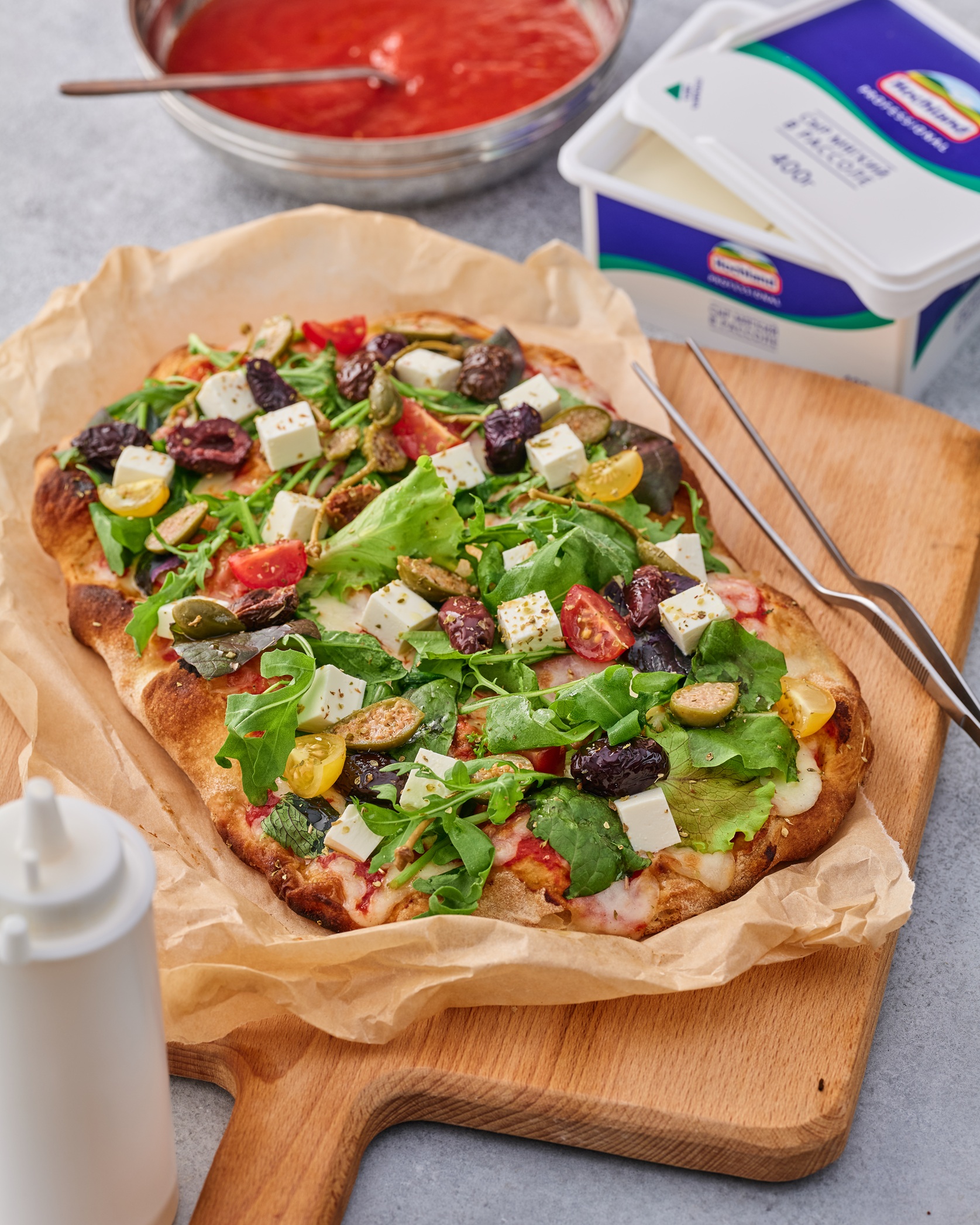 Пицца Греческая с фетой, каперсами, оливками