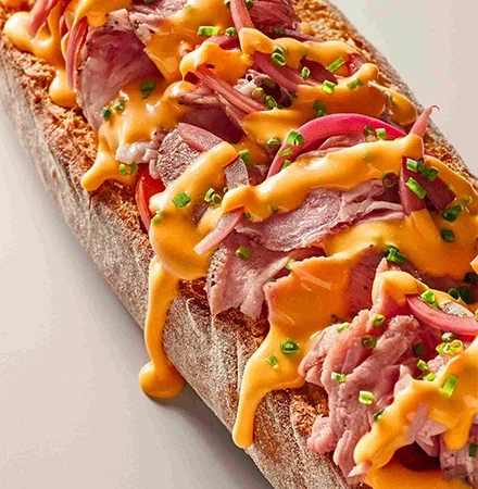 Хот-дог с рваной свининой